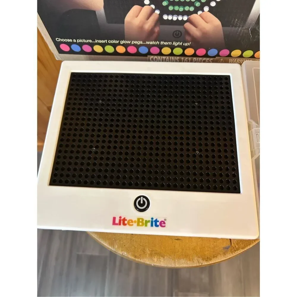 LITE-BRITE Magic Screen Set 156 Pegs & 2 Templates Light Bright Box new in open